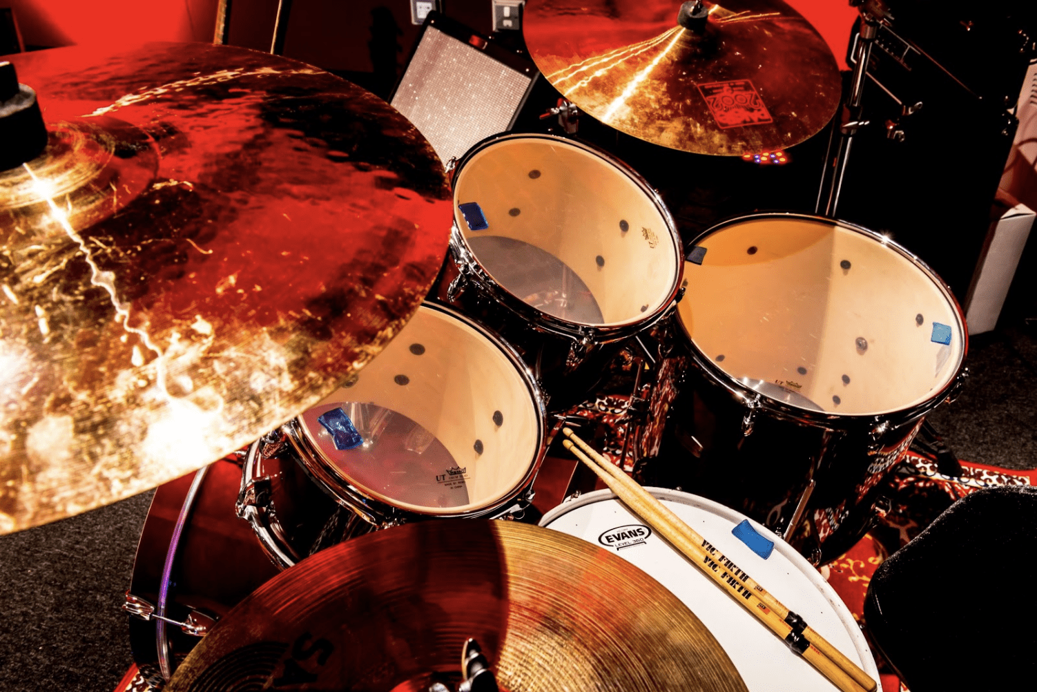 THE SECRET TO RECORDING DRUMS WITH ONLY A FEW MICROPHONES: